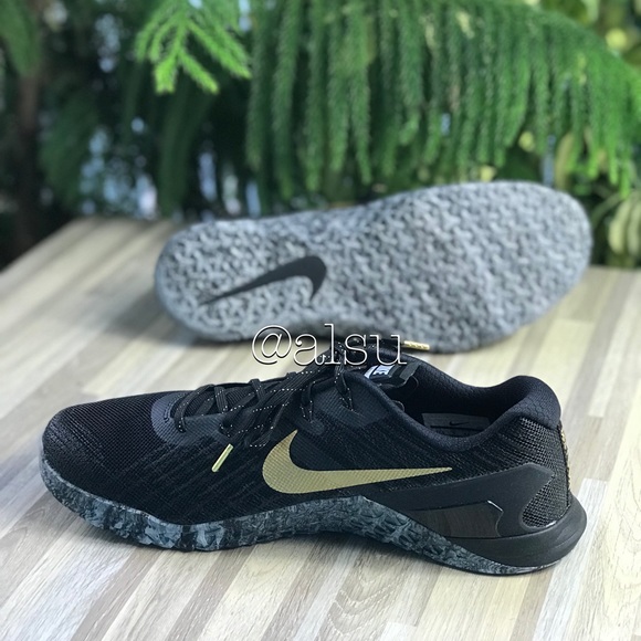 NWT Nike Metcon 3 AMP Black/Gold WMNS - Picture 2 of 6
